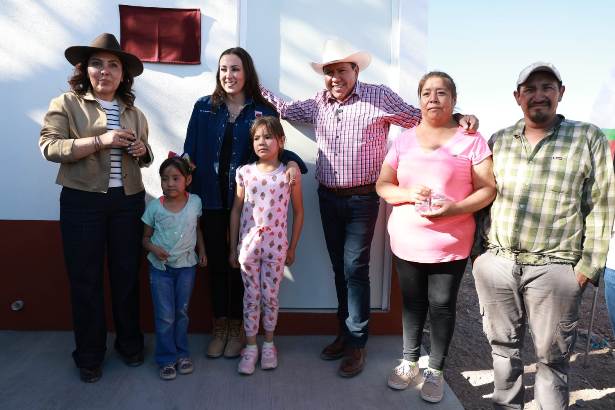 El acto estuvo encabezado por el mandatario estatal y su esposa WhatsApp Image 2025 03 17 at 2.33.45 PM