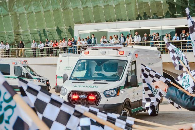 Banderazo de salida a las 18 ambulancias WhatsApp Image 2025 05 22 at 1.05.03 PM