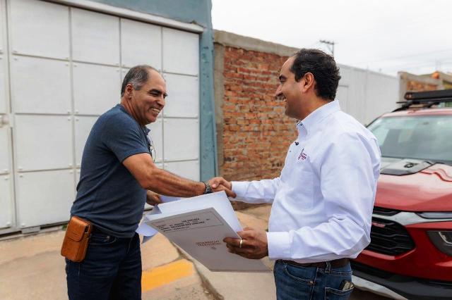 Con uno de los beneficiados WhatsApp Image 2025 06 11 at 10.50.17 AM