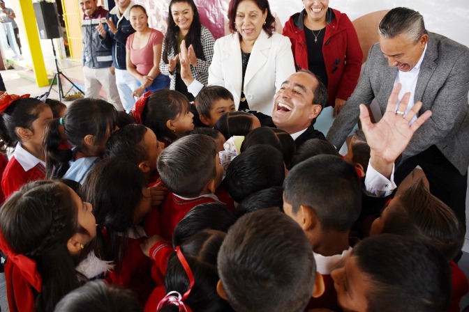 Pepe Saldívar refrendó su apoyo a la educación WhatsApp Image 2025 06 25 at 1.58.04 PM