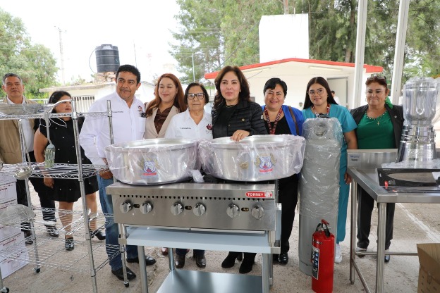 Sara Hernández de Monreal encabezó el acto WhatsApp Image 2025 07 08 at 1.01.16 PM