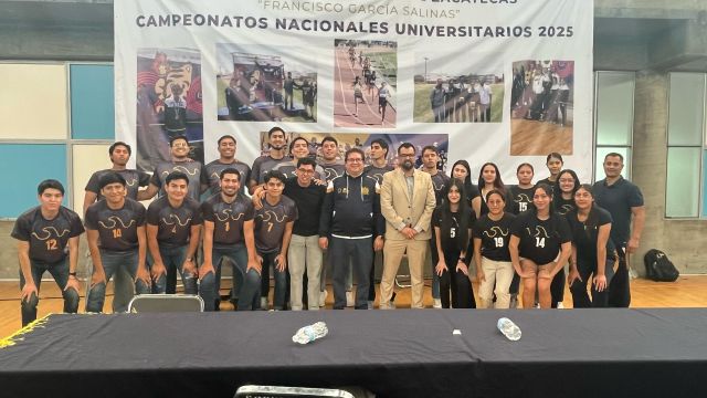 Equipos de diversas disciplinas, en este abanderamiento encabezado por el rector Rubén Ibarra Reyes abanderamiento