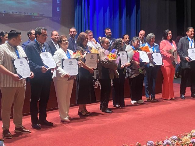 En la inauguración del Congreso en el teatro Fernando Calderón asistentes al octavo