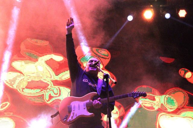 Fueron coreados por miles de personas que abarrotaron la plaza banda chiena 1