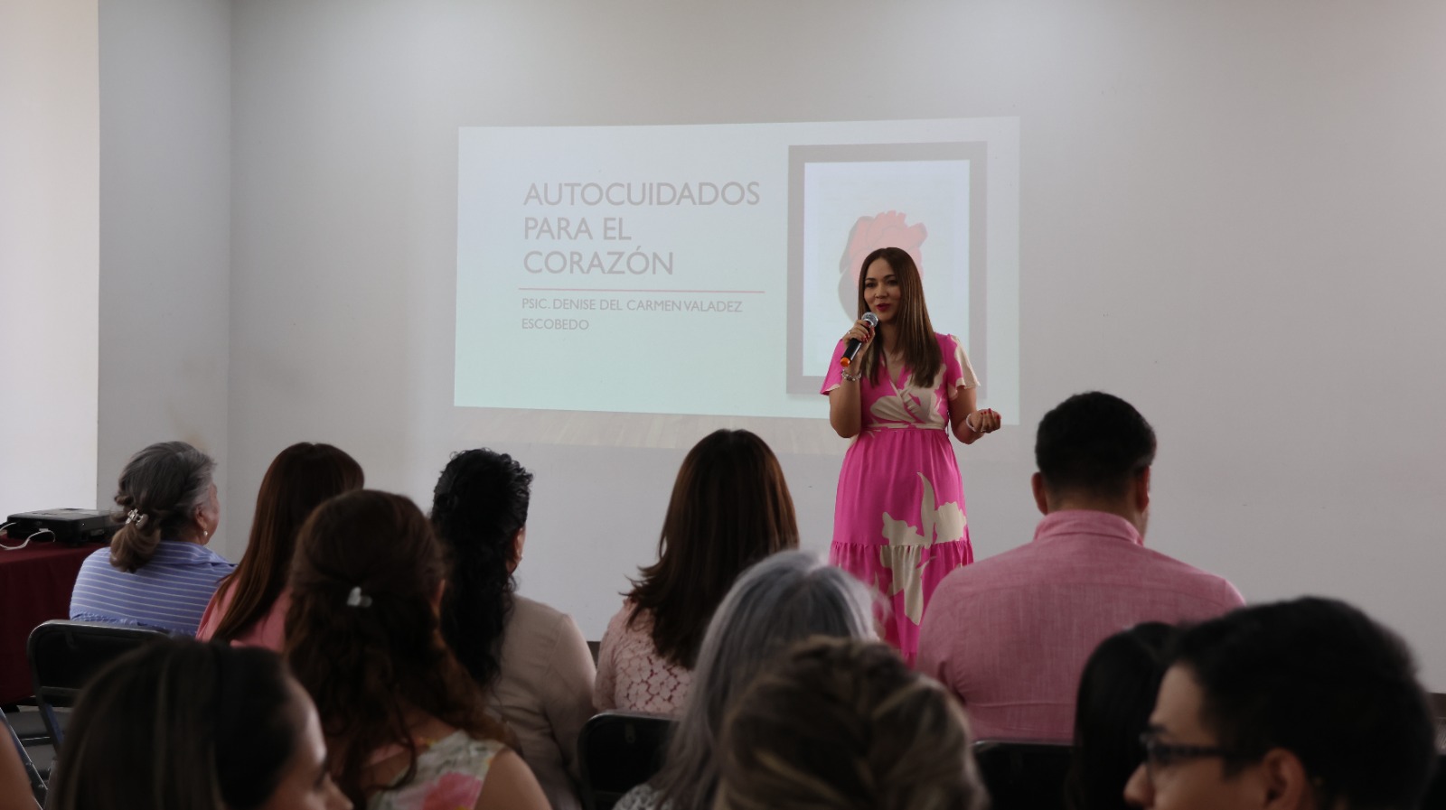 Especialista en psicología, Denisse de Carmen Valadez Escobedo, a cargo de una de las exposiciones conferencista