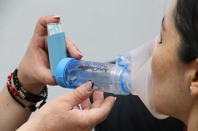 Equipo que se usa para medir las exhalaciones el equipo