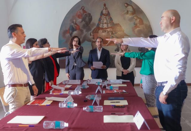 Rinden protesta las y los integrantes elconse