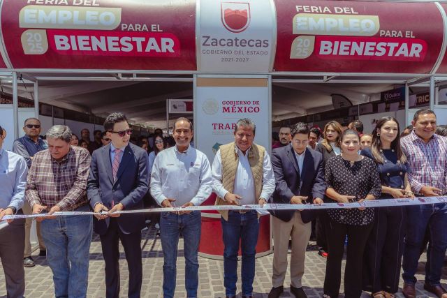 Acto inaugural encabezado por el gobernador David Monreal, el alcalde Pepe Saldívar y el secretario de Economía Jorge Miranda, entre otros funcionarios en Guadalupe