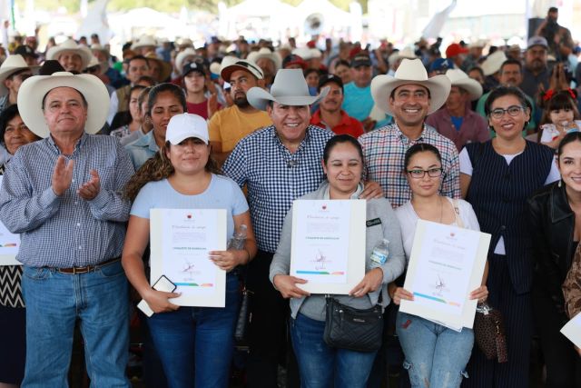 Evento en Guadalupe con el gobernador y el alcalde, así como el secretario del Campo evento en el municipio de Guadalupe