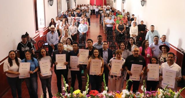 Entregaron nombramiento a quienes integran la mesa directiva de la Federación, encabezada Dámaso Zamarripa Ubaldo federa