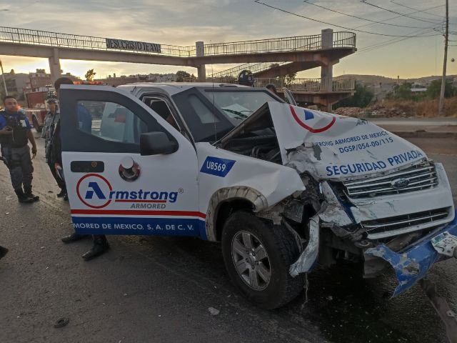 fuerte impacto presentó la otra camioneta perteneciente a empresa de seguridad privada la camioneta