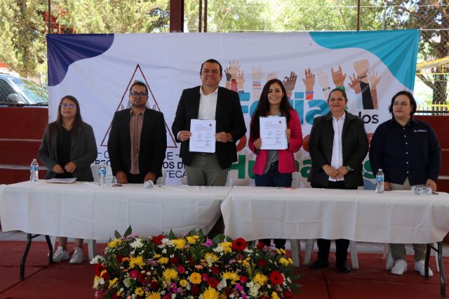 Firmaron convenio CDHEZ y el Ayuntamiento la firma