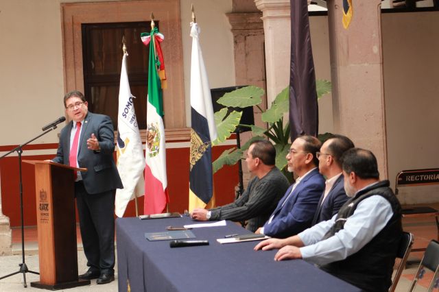 El Rector y los titulares del IEEZ y el INE en la firma del convenio rector ieez ine