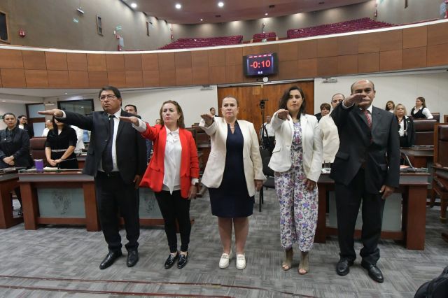 Protesta de Ley a los ciudadanos Martha Josefina Salazar, Evelin Nava, Erika Vargas, Rafael Trejo López y Juan Arteaga; elegirán al Comité de Participación Ciudadana del Sistema Estatal Anticorrupción seleccionaran