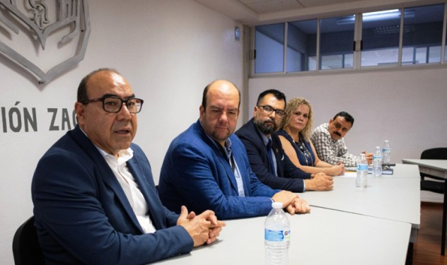 En primer plano, Ángel Román Gutiérrez tocayin