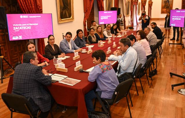 Autoridades federales y estatales en la mesa de seguimiento del programa Vivienda para el Bienestar vivi biene